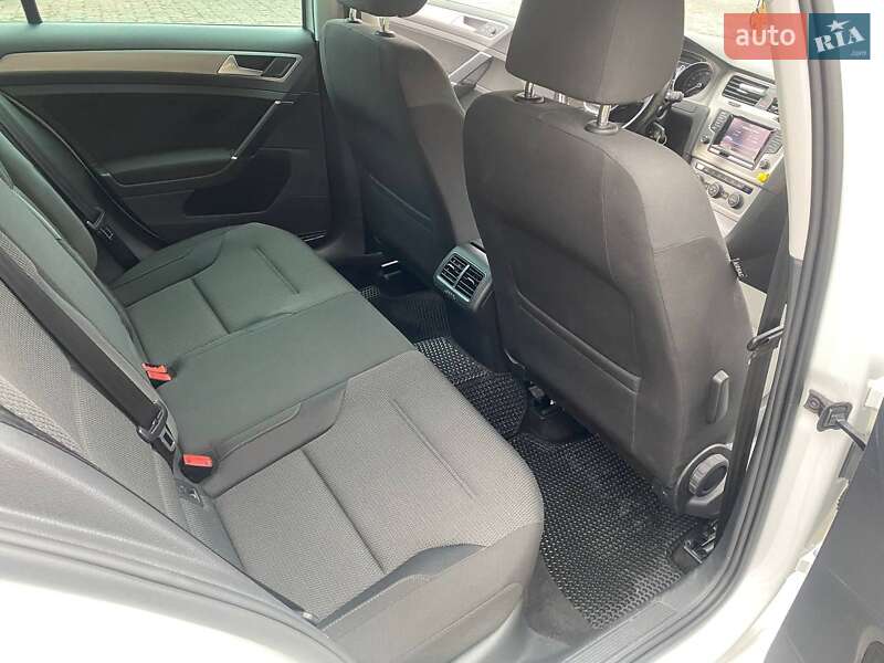 Универсал Volkswagen Golf 2014 в Львове
