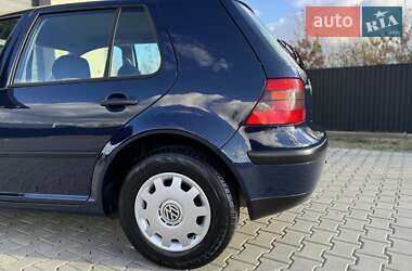 Хэтчбек Volkswagen Golf 2001 в Стрые