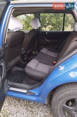 Хэтчбек Volkswagen Golf 2000 в 