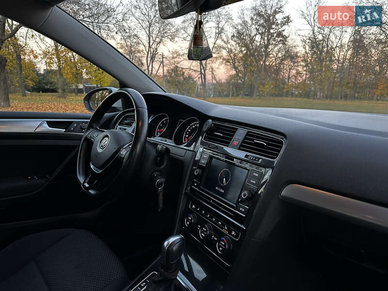 Хетчбек Volkswagen Golf 2020 в Кропивницькому