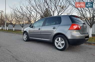 Хетчбек Volkswagen Golf 2006 в Сваляві