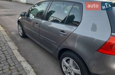 Хетчбек Volkswagen Golf 2006 в Сваляві