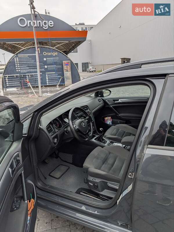 Універсал Volkswagen Golf 2017 в Львові