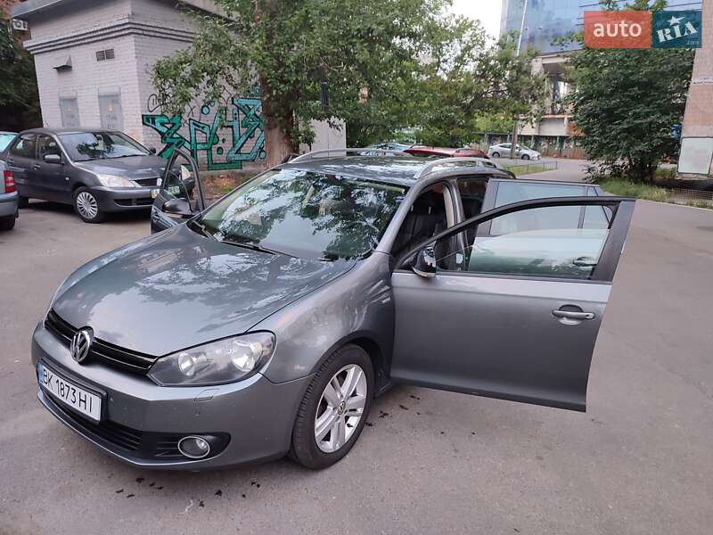 Универсал Volkswagen Golf 2012 в Киеве