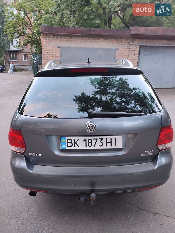 Универсал Volkswagen Golf 2012 в Киеве