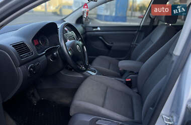 Хетчбек Volkswagen Golf 2005 в Миколаєві