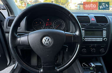 Хетчбек Volkswagen Golf 2005 в Миколаєві