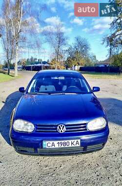 Хэтчбек Volkswagen Golf 2003 в Золотоноше