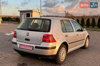 Хетчбек Volkswagen Golf 2003 в Городку