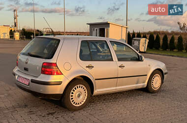 Хетчбек Volkswagen Golf 2003 в Городку