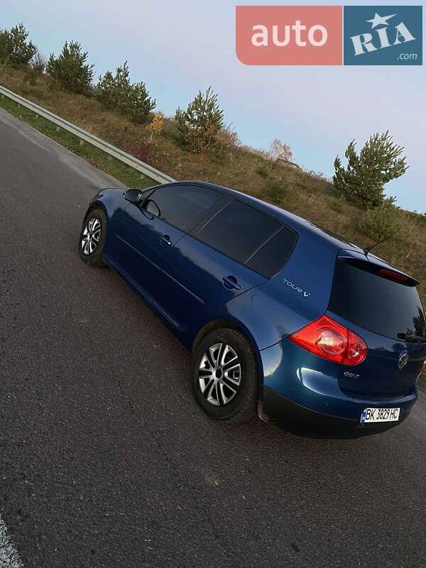 Хэтчбек Volkswagen Golf 2007 в Дубно