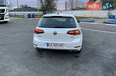 Хэтчбек Volkswagen Golf 2017 в Киеве