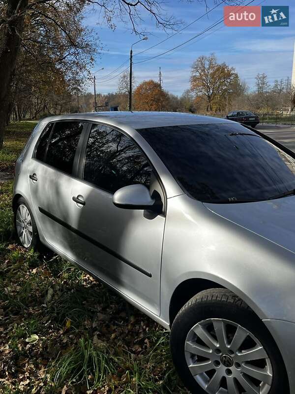 Хетчбек Volkswagen Golf 2004 в Львові