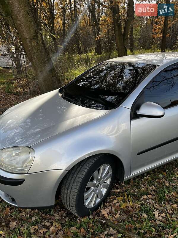 Хетчбек Volkswagen Golf 2004 в Львові