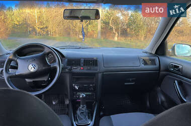 Хэтчбек Volkswagen Golf 2001 в Ковеле