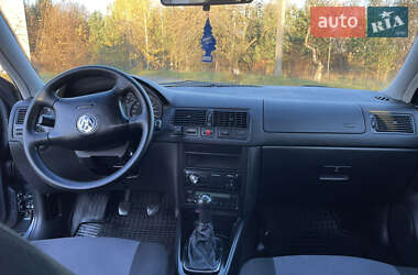 Хэтчбек Volkswagen Golf 2001 в Ковеле