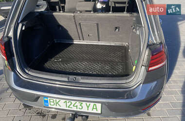 Хэтчбек Volkswagen Golf 2018 в 