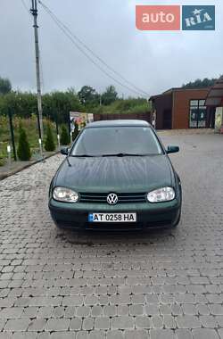 Хэтчбек Volkswagen Golf 1998 в Делятине