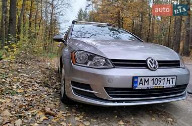 Хэтчбек Volkswagen Golf 2015 в Киеве