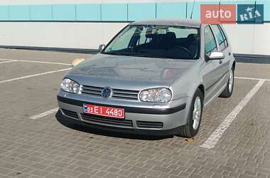 Хэтчбек Volkswagen Golf 2002 в Одессе