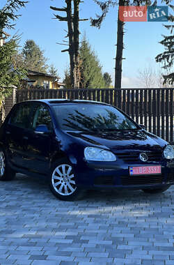 Хетчбек Volkswagen Golf 2005 в Старокостянтинові