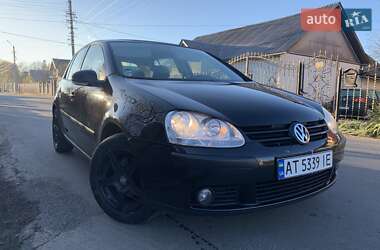 Хетчбек Volkswagen Golf 2005 в Надвірній