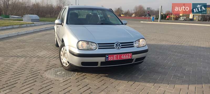 Хэтчбек Volkswagen Golf 2001 в Ковеле