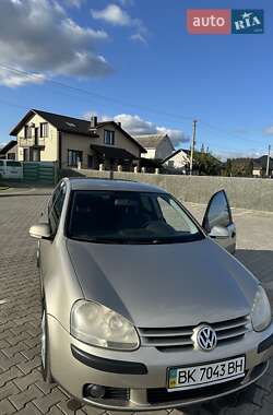 Хетчбек Volkswagen Golf 2005 в Вараші