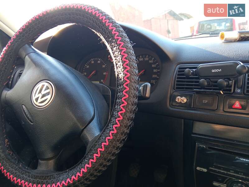 Хэтчбек Volkswagen Golf 2000 в Львове