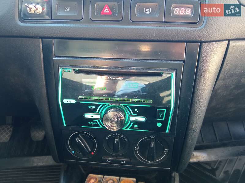 Хэтчбек Volkswagen Golf 2000 в Львове