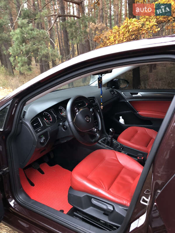 Хетчбек Volkswagen Golf 2017 в Вишгороді