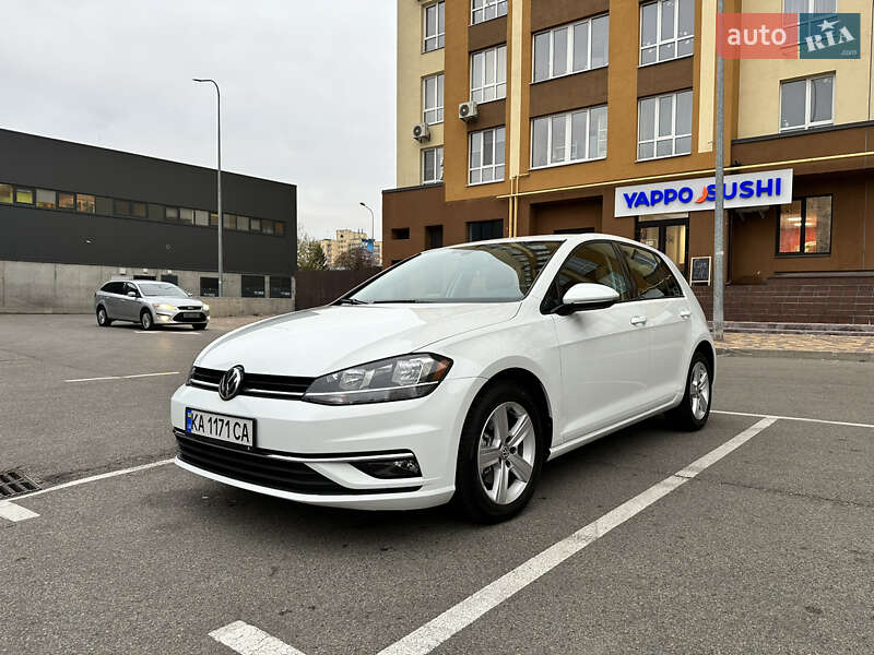 Хетчбек Volkswagen Golf 2021 в 