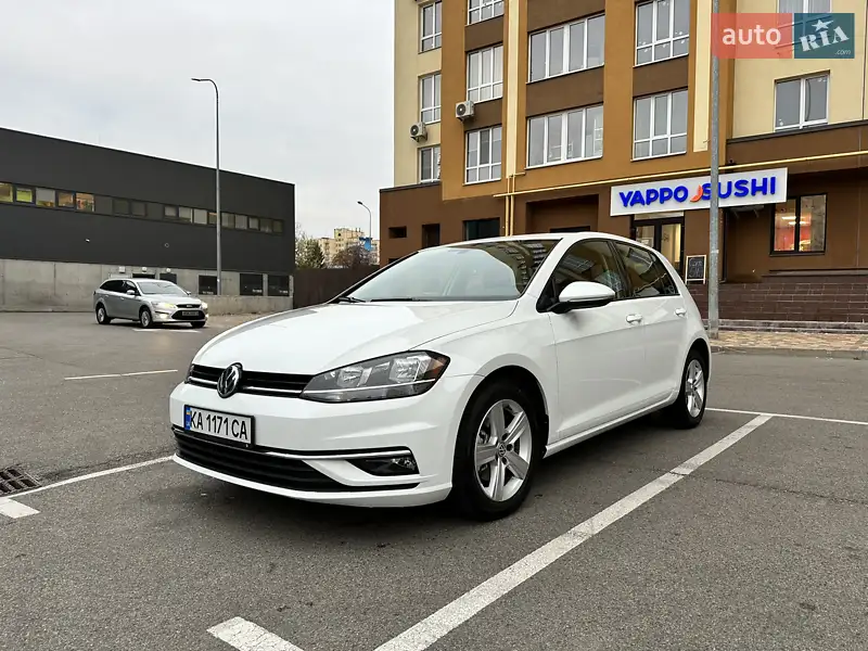 Хетчбек Volkswagen Golf 2021 в 