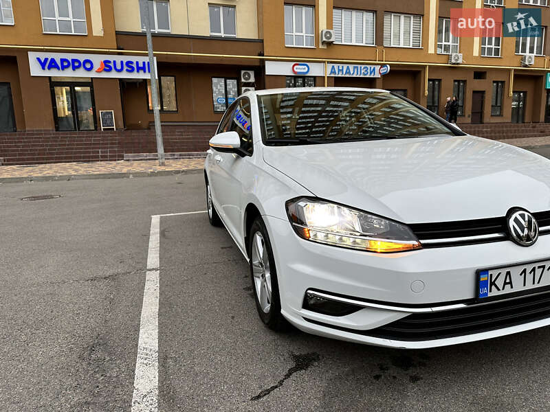 Хетчбек Volkswagen Golf 2021 в 