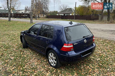 Хэтчбек Volkswagen Golf 2003 в Золотоноше