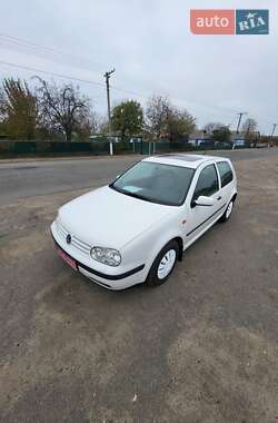 Хетчбек Volkswagen Golf 2000 в Новоархангельську