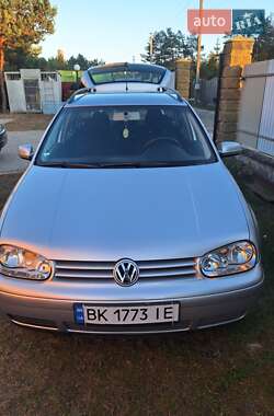 Универсал Volkswagen Golf 2005 в Вараше