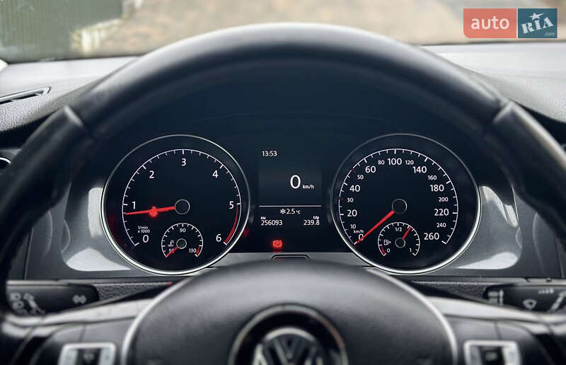 Універсал Volkswagen Golf 2017 в Рівному