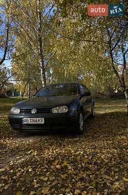 Хетчбек Volkswagen Golf 2000 в Гайсину