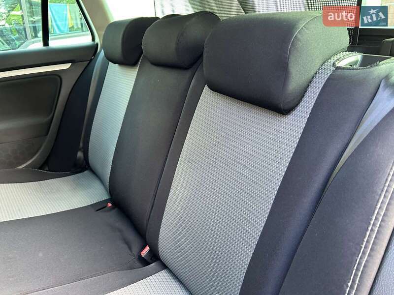 Універсал Volkswagen Golf 2010 в Луцьку