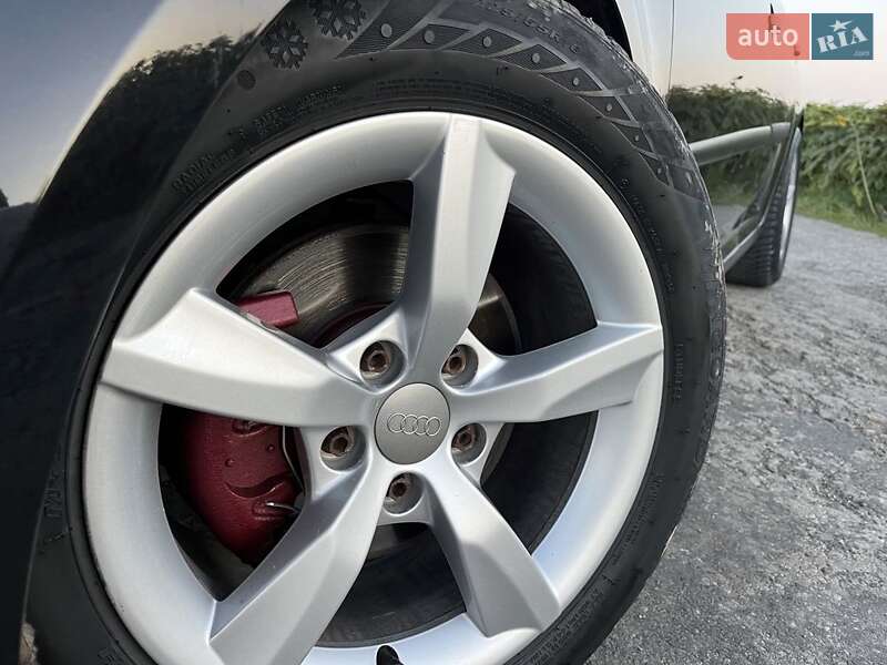 Хетчбек Volkswagen Golf 2003 в Новій Ушиці