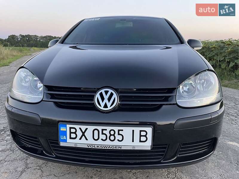 Хетчбек Volkswagen Golf 2003 в Новій Ушиці