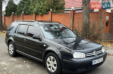 Универсал Volkswagen Golf 2004 в Киеве