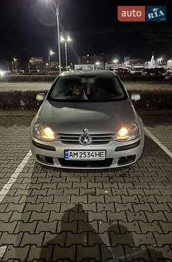 Хетчбек Volkswagen Golf 2004 в Житомирі