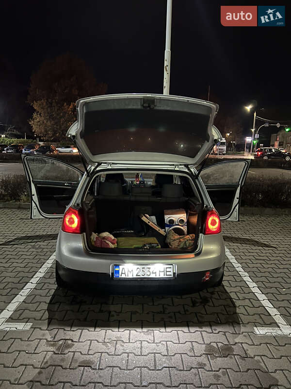 Хэтчбек Volkswagen Golf 2004 в Житомире