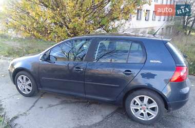 Хетчбек Volkswagen Golf 2006 в Запоріжжі