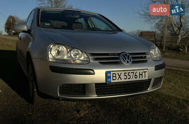 Хетчбек Volkswagen Golf 2004 в Хмельницькому