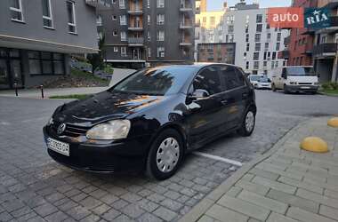 Хетчбек Volkswagen Golf 2004 в Львові