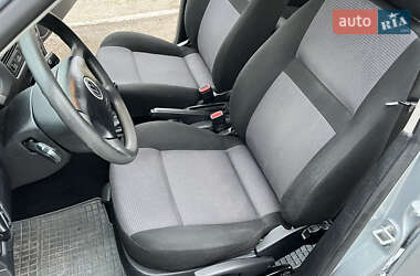 Хэтчбек Volkswagen Golf 2001 в 