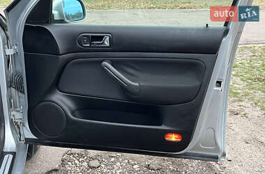 Хэтчбек Volkswagen Golf 2001 в 